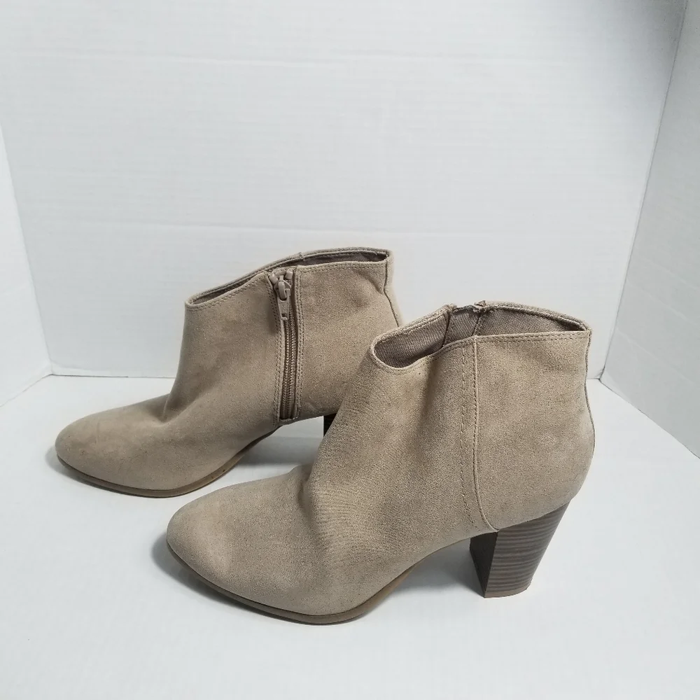 OLD NAVY WOMEN'S TAN ANKLE BOOTS SIZE 9